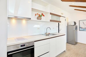 Kühlschrank, Ofen, Herdplatte, Geschirrspüler