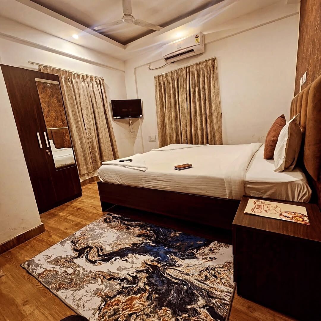 Escritorio, espacio para trabajar con laptop y wifi gratis 