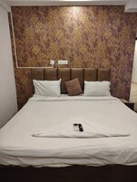 Desk, laptop workspace, free WiFi