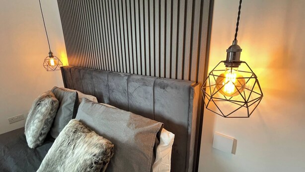 House, 2 Bedrooms | 2 bedrooms - Florence Coach-house Retreat Parking Wifi (Peterborough)
