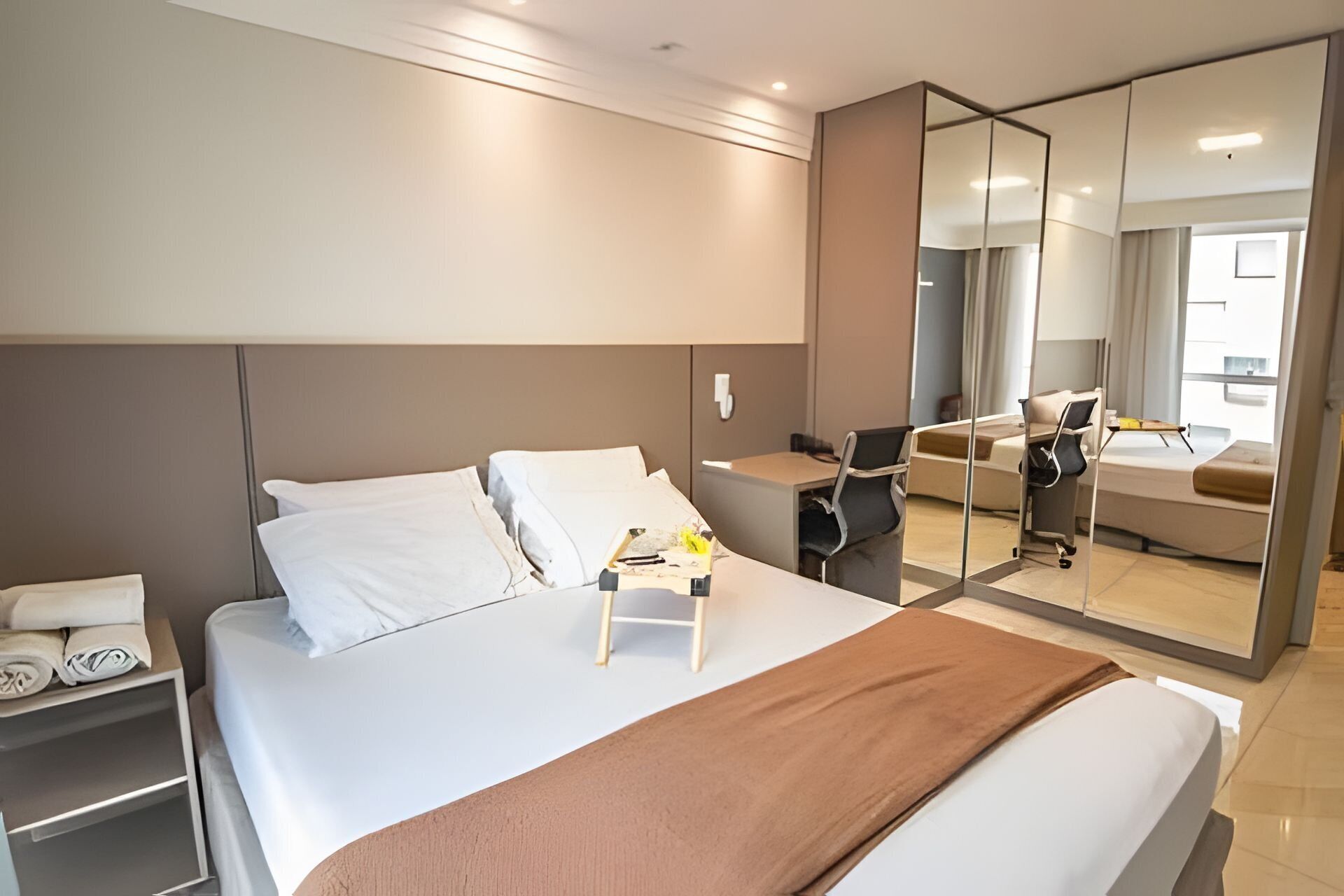 1 quarto, escrivaninha, Wi-Fi de cortesia