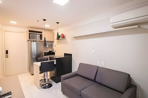 Basic Apartment | Living area