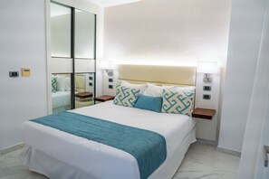 2 chambres, coffres-forts dans les chambres, fer et planche à repasser