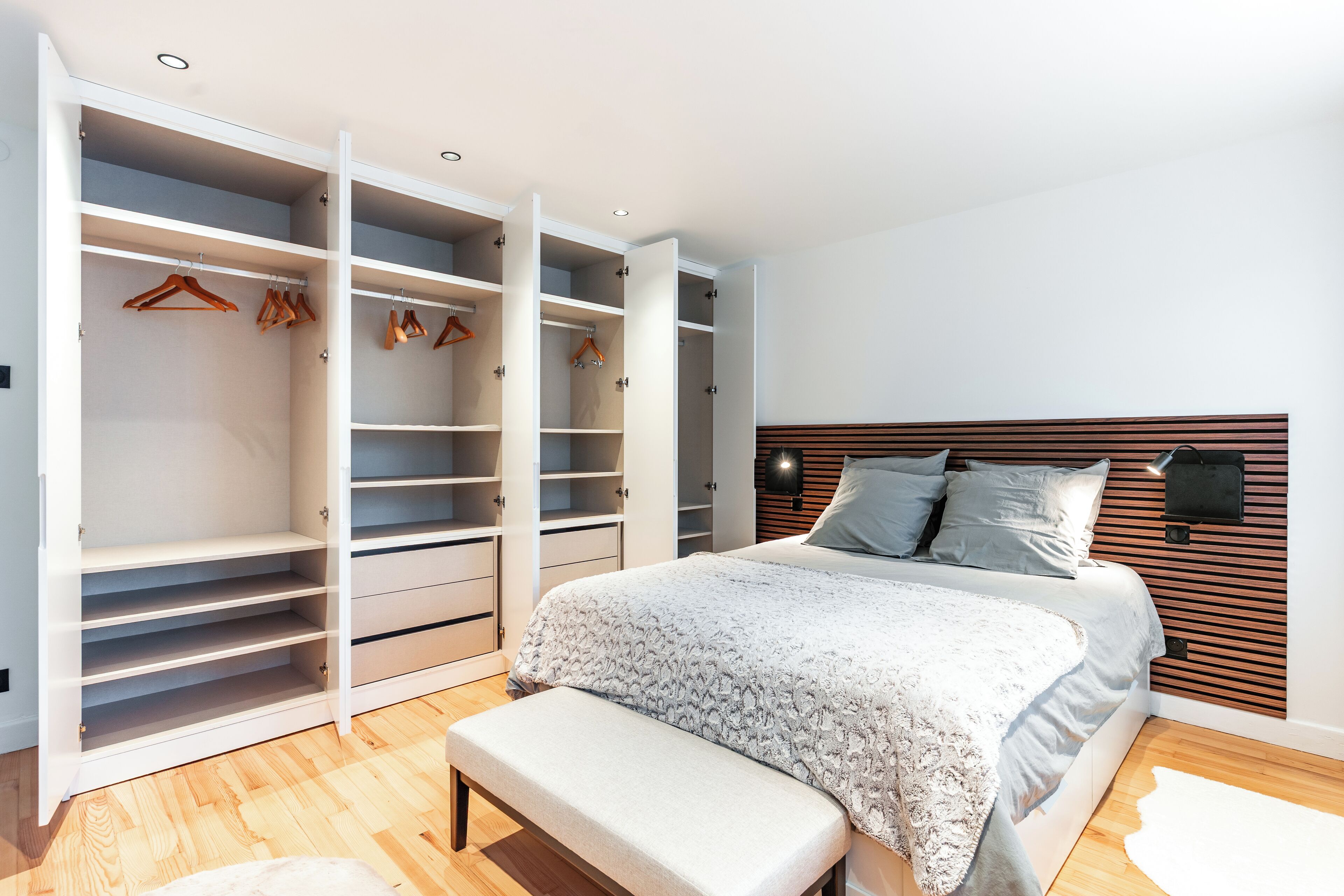 1 多间卧室、办公桌、熨斗/熨衣板、旅行婴儿床