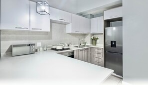 Micro-ondes, four, plaque de cuisson