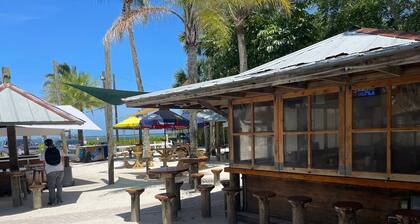 Charming 2-bedroom resort with AC, WiFi in beautiful, popular Sebastian, Florida