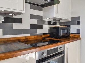 Cookware/dishes/utensils