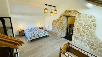 2 habitaciones, cuna de viaje, wifi gratis y ropa de cama