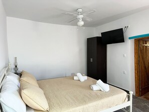 1 slaapkamer, een strijkplank/strijkijzer, reisbedje, gratis wifi