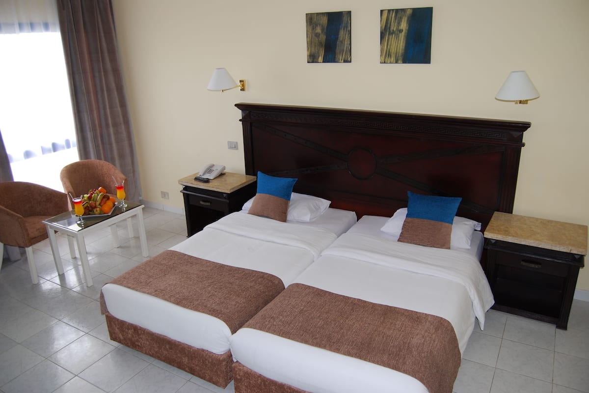 Chambre Standard avec lits jumeaux, vue piscine