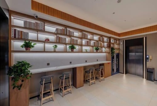 8 Days Hotel (Minhang Jiaotong University Branch)