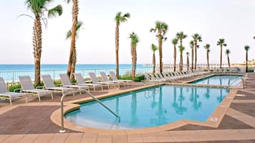 Condo, varias camas (Sterling Reef 905) | Alberca | Alberca al aire libre y alberca climatizada