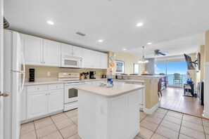 Condo, Multiple Beds (Majestic Beach Towers 2-1104) | Private kitchen | Oven, toaster