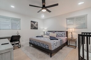 5 bedrooms, desk, iron/ironing board, travel crib