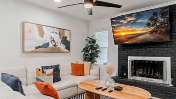 Smart TV, table tennis