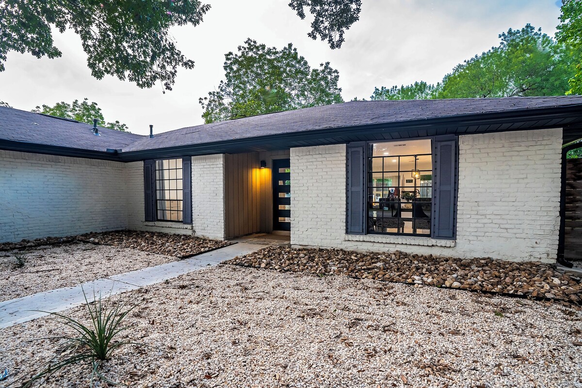 Photo 42 of The Austin Hideaway Hot Tub and Firepit
