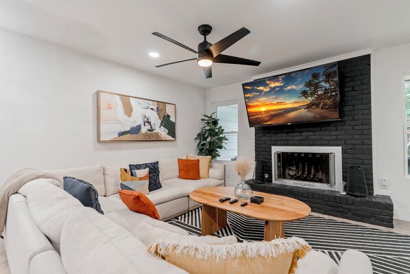 Smart TV, table tennis