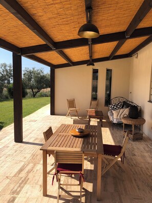 Outdoor dining - House 10 minutes from the sea, 5 minutes from the Tarot Garden 1 h10 from Rome (Toscana)