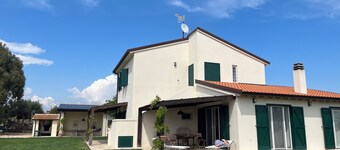 House 10 minutes from the sea, 5 minutes from the Tarot Garden 1 h10 from Rome