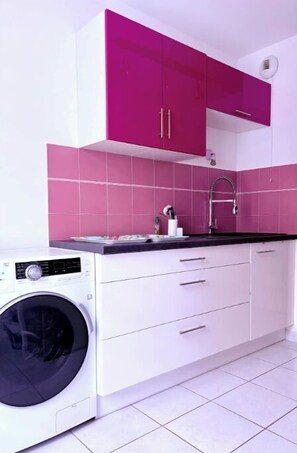 Fridge, microwave, stovetop, coffee/tea maker