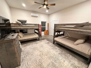 3 bedrooms, WiFi, bed sheets, wheelchair access