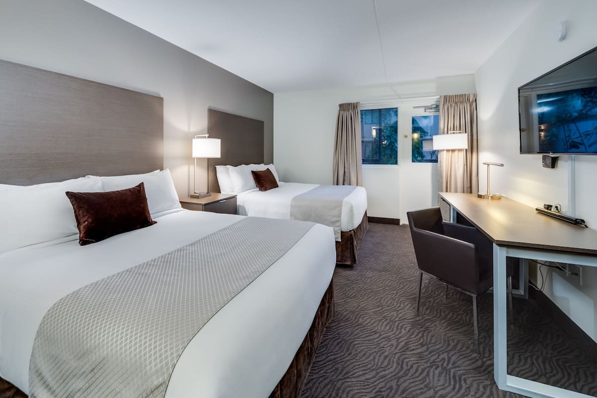 Escritorio, cortinas blackout, wifi gratis y ropa de cama