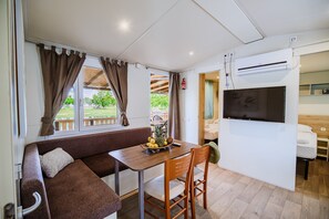 Stacaravan (Three Bedroom Mobile Home with Lake V) | Accommodatievoorzieningen