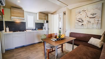 Trailer (Three Bedroom Mobile Home with Lake V) | 12 quartos
