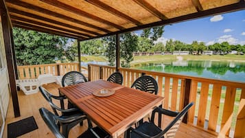 Mobile Home (Three Bedroom Mobile Home with Lake V) | Terrace/patio