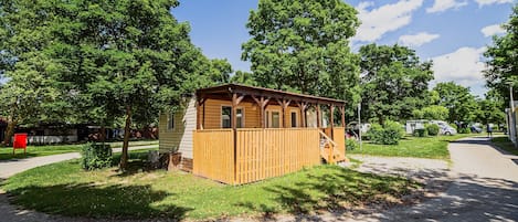 Mobile Home (Three Bedroom Mobile Home with Lake V) | Exterior