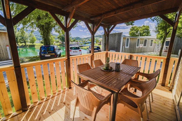 Mobil enhet (Three Bedroom Mobile Home with Lake V) | Terrass/Patio