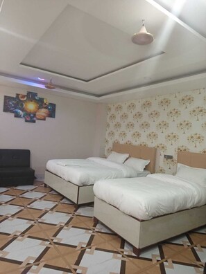 Triple Room | Desk, laptop workspace, soundproofing, free WiFi - HOTEL DEV INN (Dhangadhi)