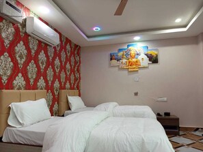 Kamar Twin, pemandangan kota | Meja kerja, ruang kerja ramah laptop, kedap suara, dan Wi-Fi gratis