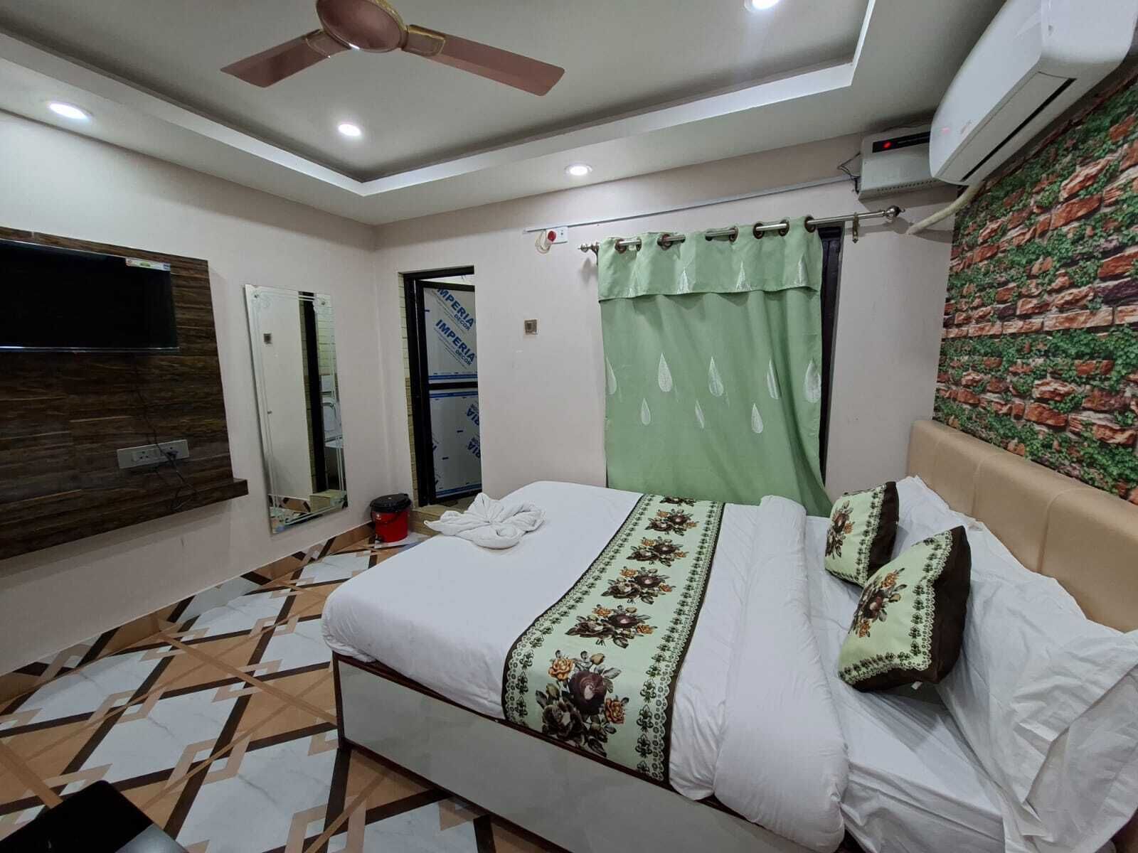 Double Room, City View | Desk, laptop workspace, soundproofing, free WiFi