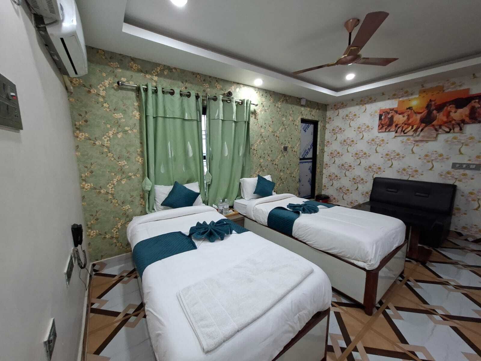 Twin Room, City View | Desk, laptop workspace, soundproofing, free WiFi