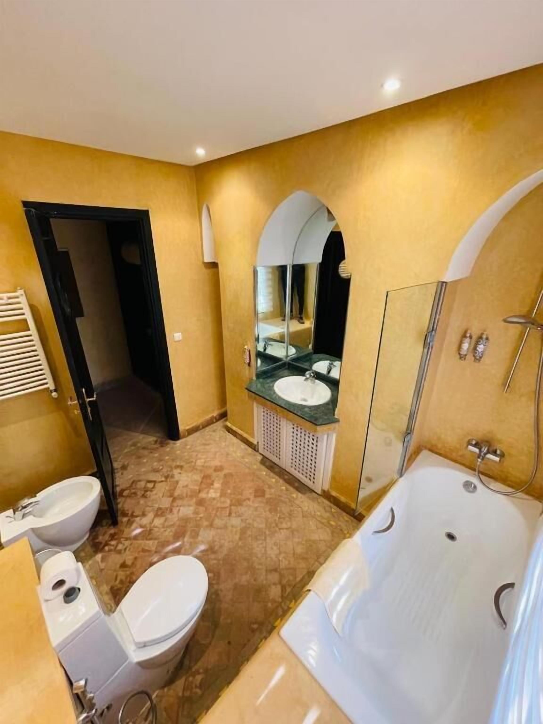 Suite – executive, balkong, bakgårdsutsikt | Bad