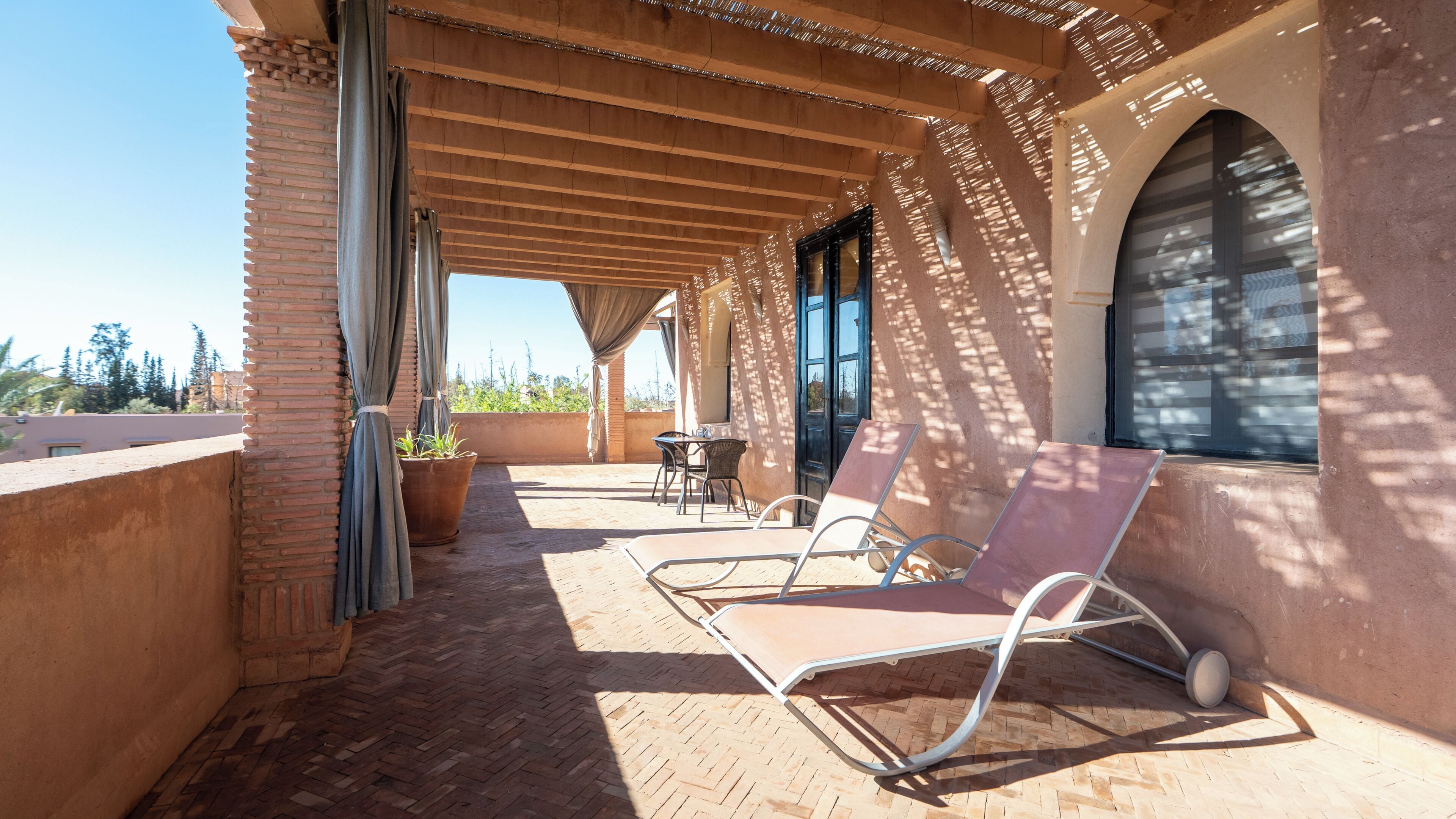 Executive Suite, Balcony, Courtyard View | Terrace/patio