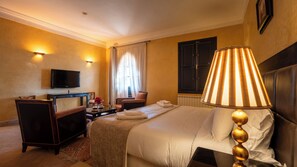 Executive Suite, Balcony, Courtyard View | In-room safe, free WiFi