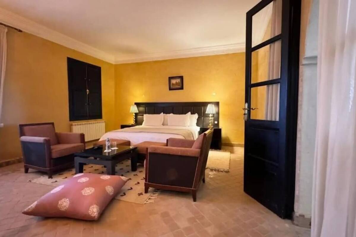 行政套房, 露台, 庭園景 | 房內夾萬、遮光窗簾/窗簾、免費 Wi-Fi