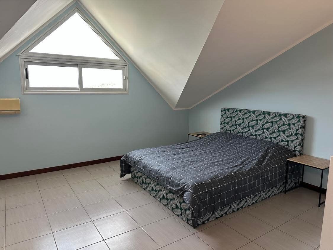 4 室のベッドルーム、WiFi、ベッドシーツ