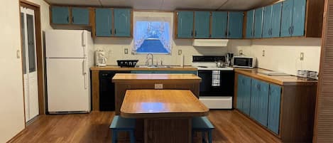 Microonde, forno, piano cottura, lavastoviglie