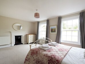 9 bedrooms, free WiFi, bed sheets