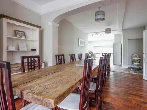 Brook House - UK43013