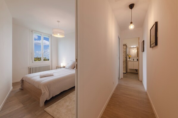 2 bedrooms, desk, iron/ironing board, WiFi - Lakaz - Maison - Jardin - Wifi (Laval)