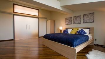 Departamento Confort, 1 cama King size y sofá cama, aire acondicionado, vista a la ciudad | Sala de estar | Televisión de pantalla plana de 52 pulgadas con canales digitales