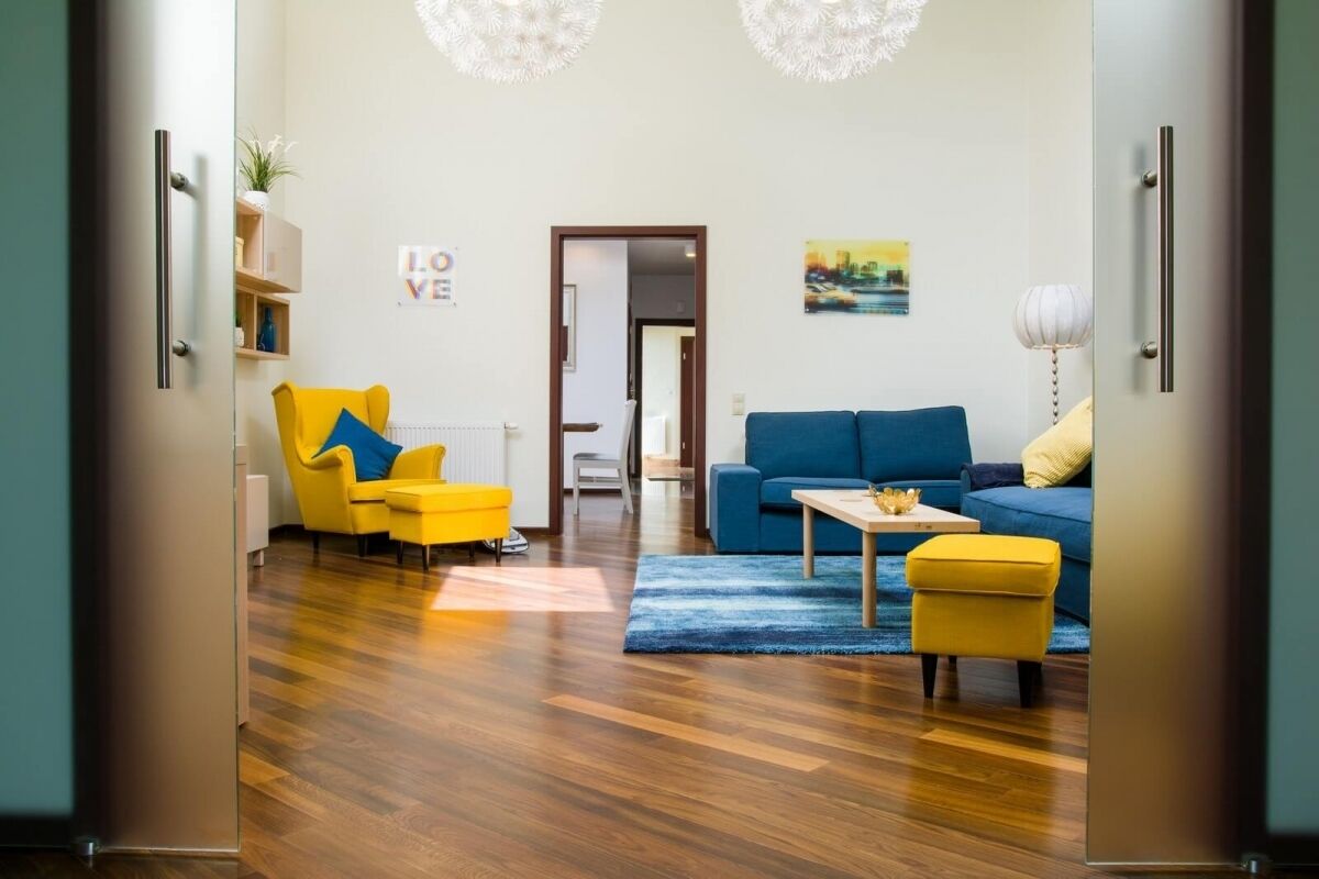 1 habitación, escritorio y espacio para trabajar con laptop 