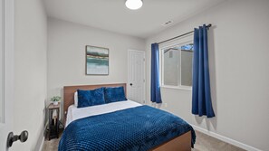 4 chambres, bureau, lit de bébé portatif, Wi-Fi