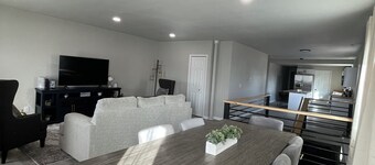 Charming 4-bedroom house with AC, WiFi in delightful Pueblo