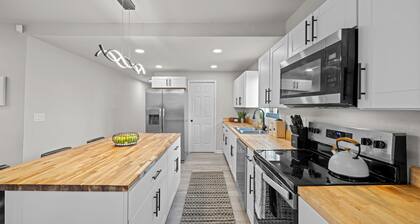 Charming 4-bedroom house with AC, WiFi in delightful Pueblo