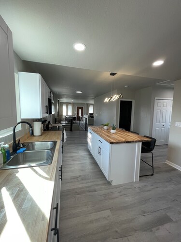 Charming 4-bedroom house with AC, WiFi in delightful Pueblo